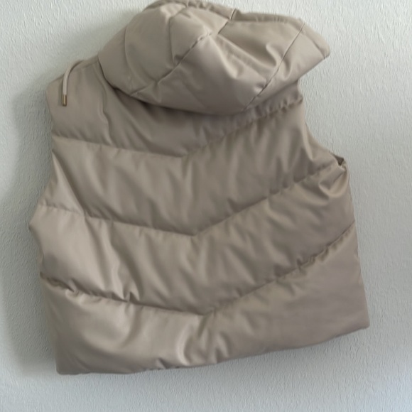 Zara Hooded faux leather vest - Picture 8 of 9